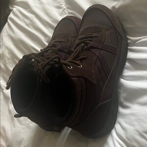 Easy Spirit Women's explorer Brown and Purple Ankle Boots